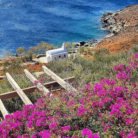 La Chapelle Ouest & Grand Дом отдыха Agios Romanos