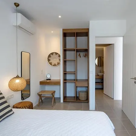 La Chapelle Ouest & Grand * Agios Romanos